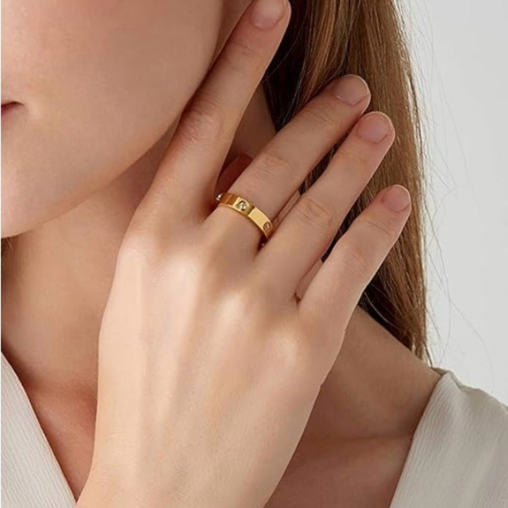 Gold Love Style Ring with 6 Diamonds