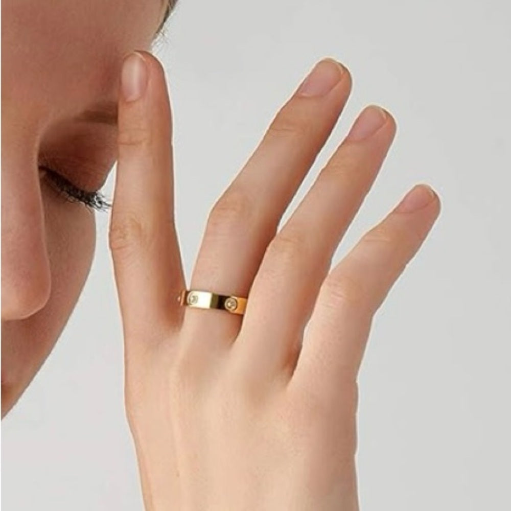 Gold Love Style Ring with 6 Diamonds