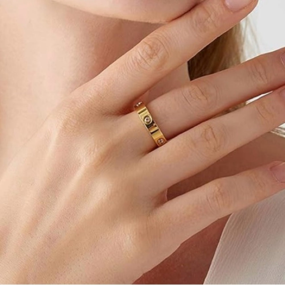 Gold Love Style Ring with 6 Diamonds